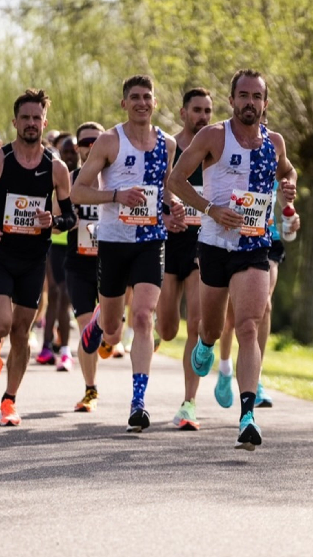 Running with the leading pack at the Rotterdam Marathon