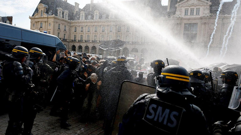 France explodes again as students riot over education