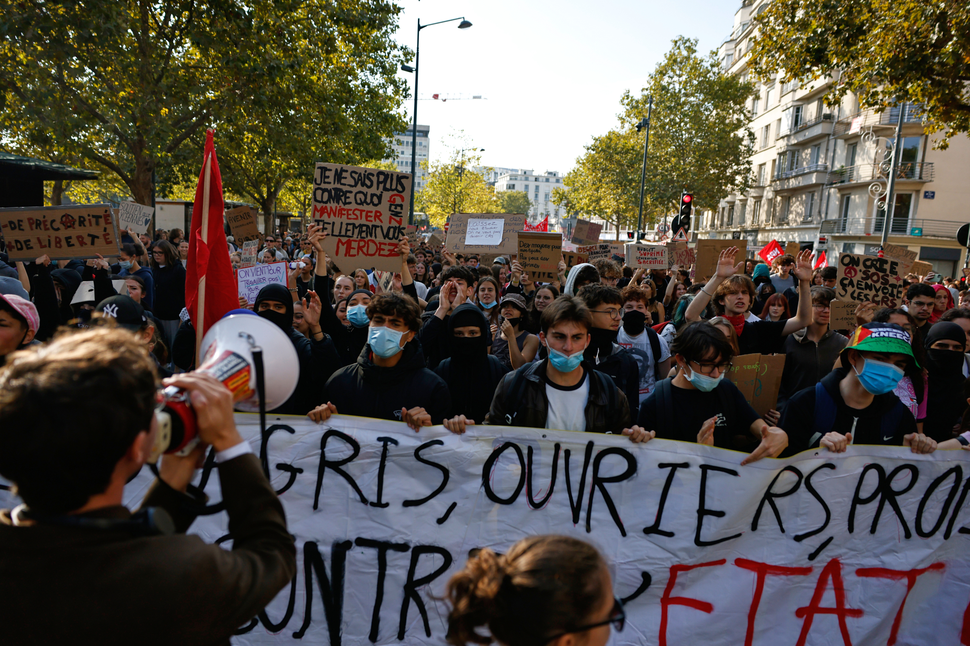 Trump blames mass protests in France on 'out of control mass migration ...