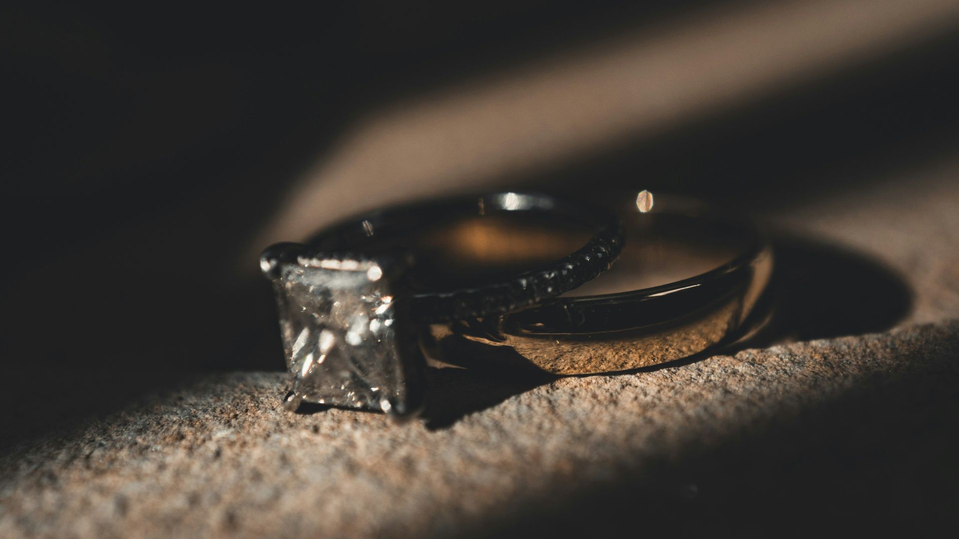 10 wedding ring styles that signal old money & 10 that signal new money