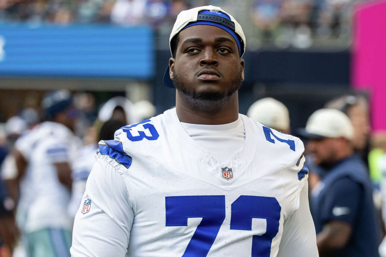 Cowboys say LG Tyler Smith will play vs. Buccaneers if he says he's ready