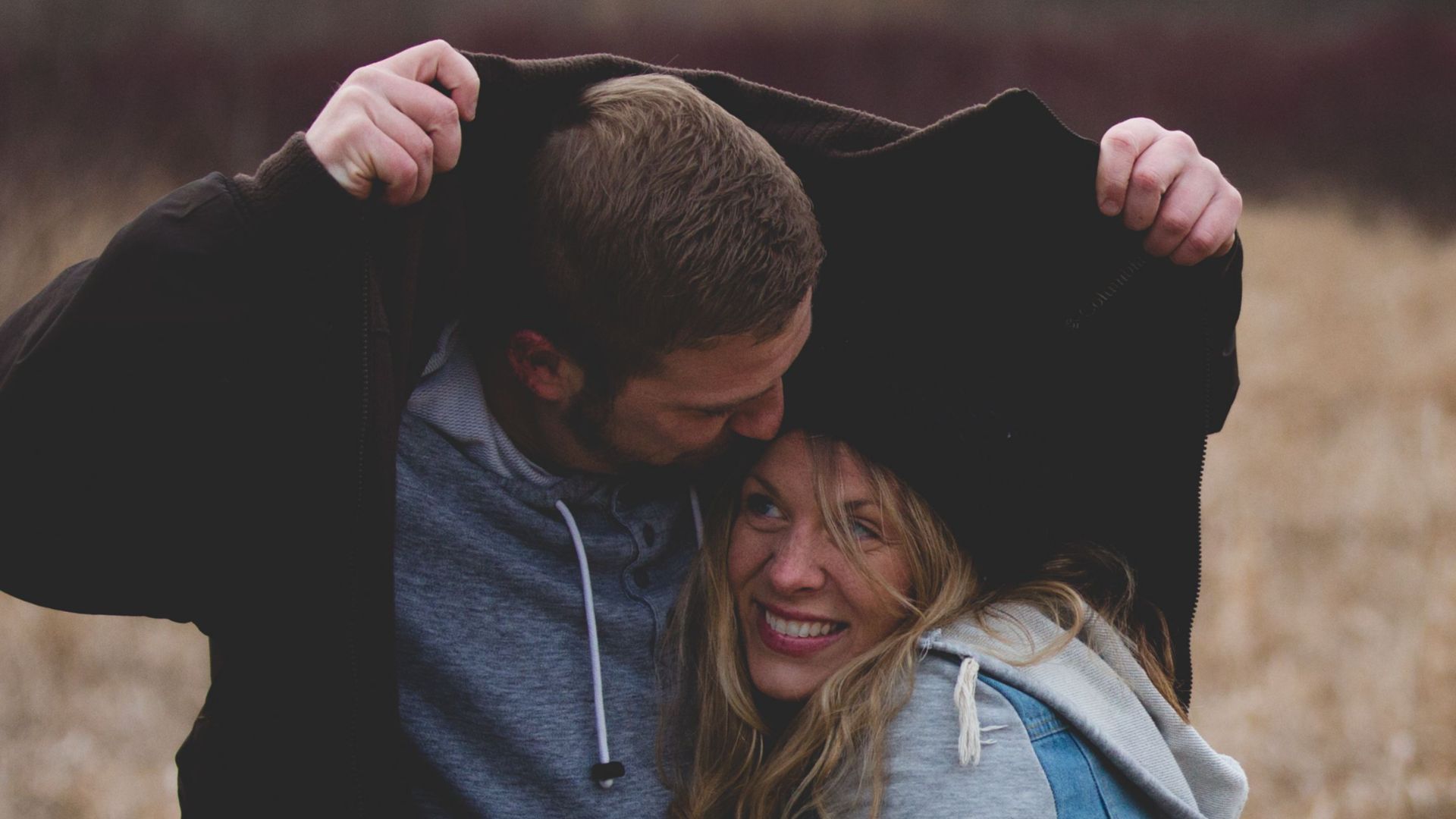 20 old-fashioned actions gentlemen do that make women swoon