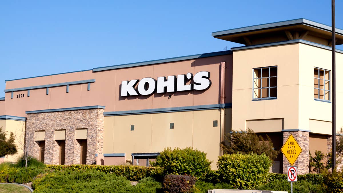Kohl's is selling a stunning Pyrex fluted baking dish that's made for ...