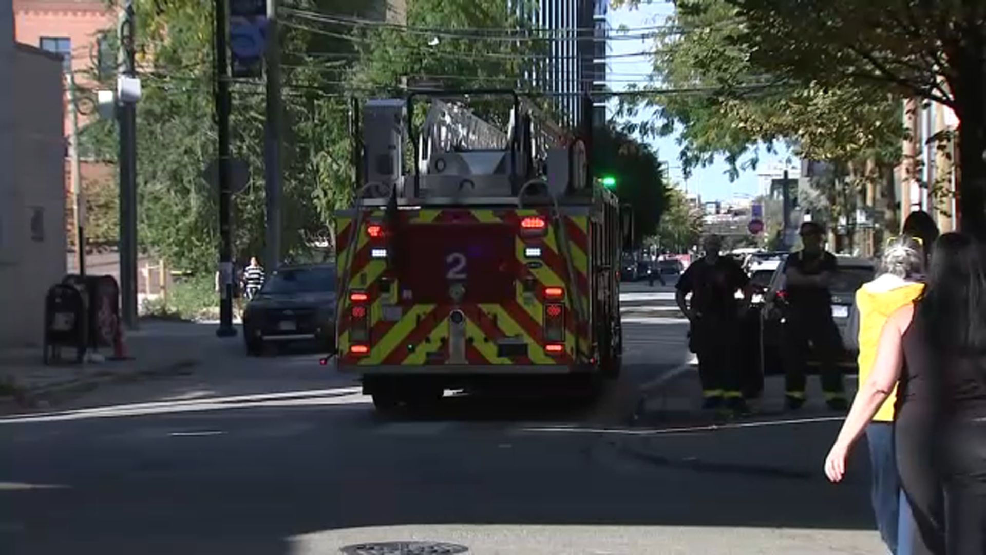 1 critically hurt after falling onto CTA tracks in West Loop; Pink ...