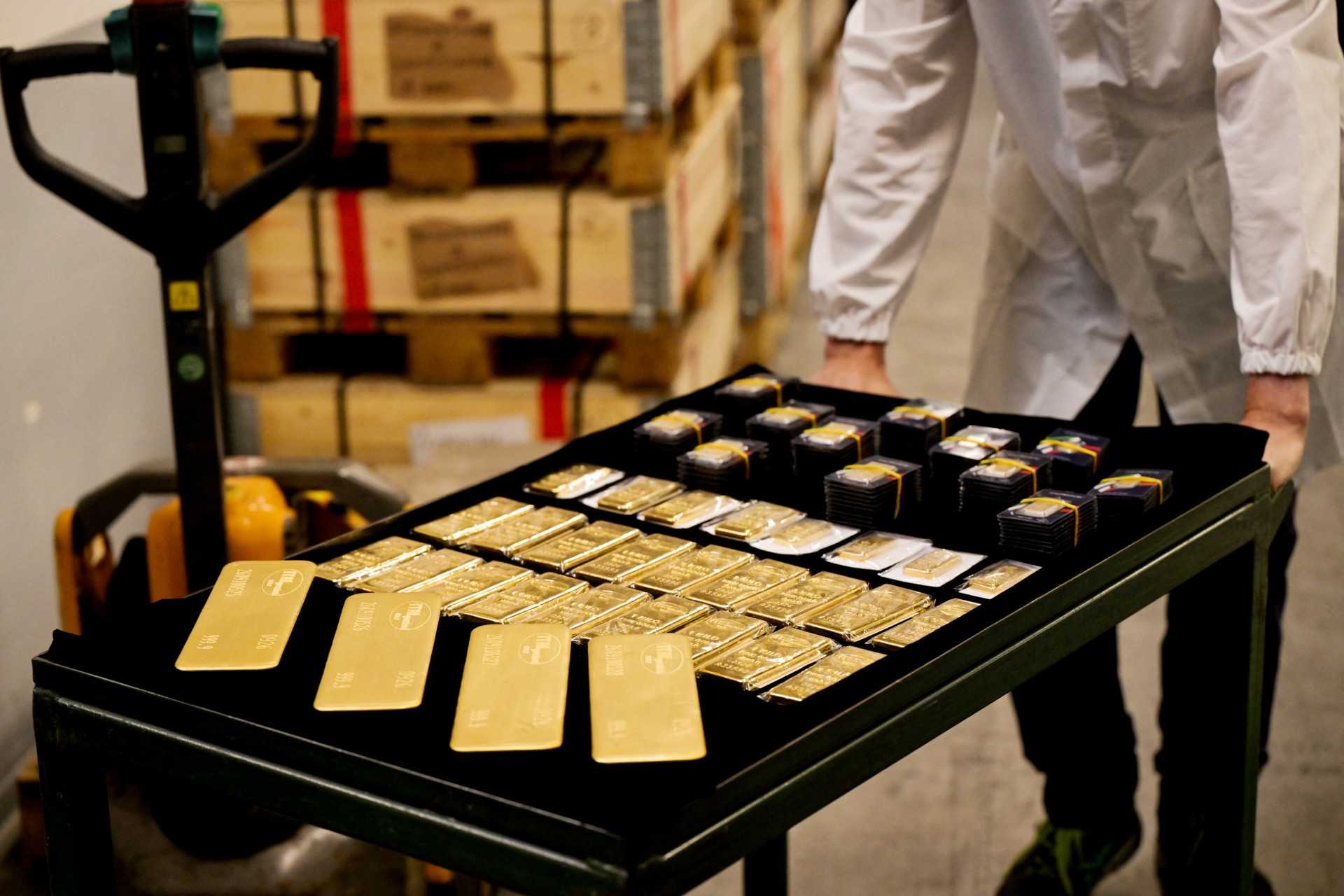 Former CIA official accused of stealing $40M in gold bars pleads guilty