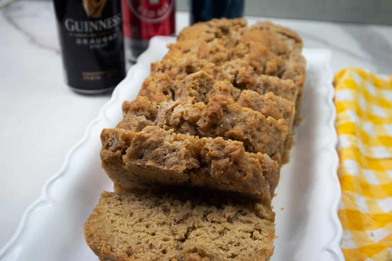 Easy beer bread recipe (no yeast needed)
