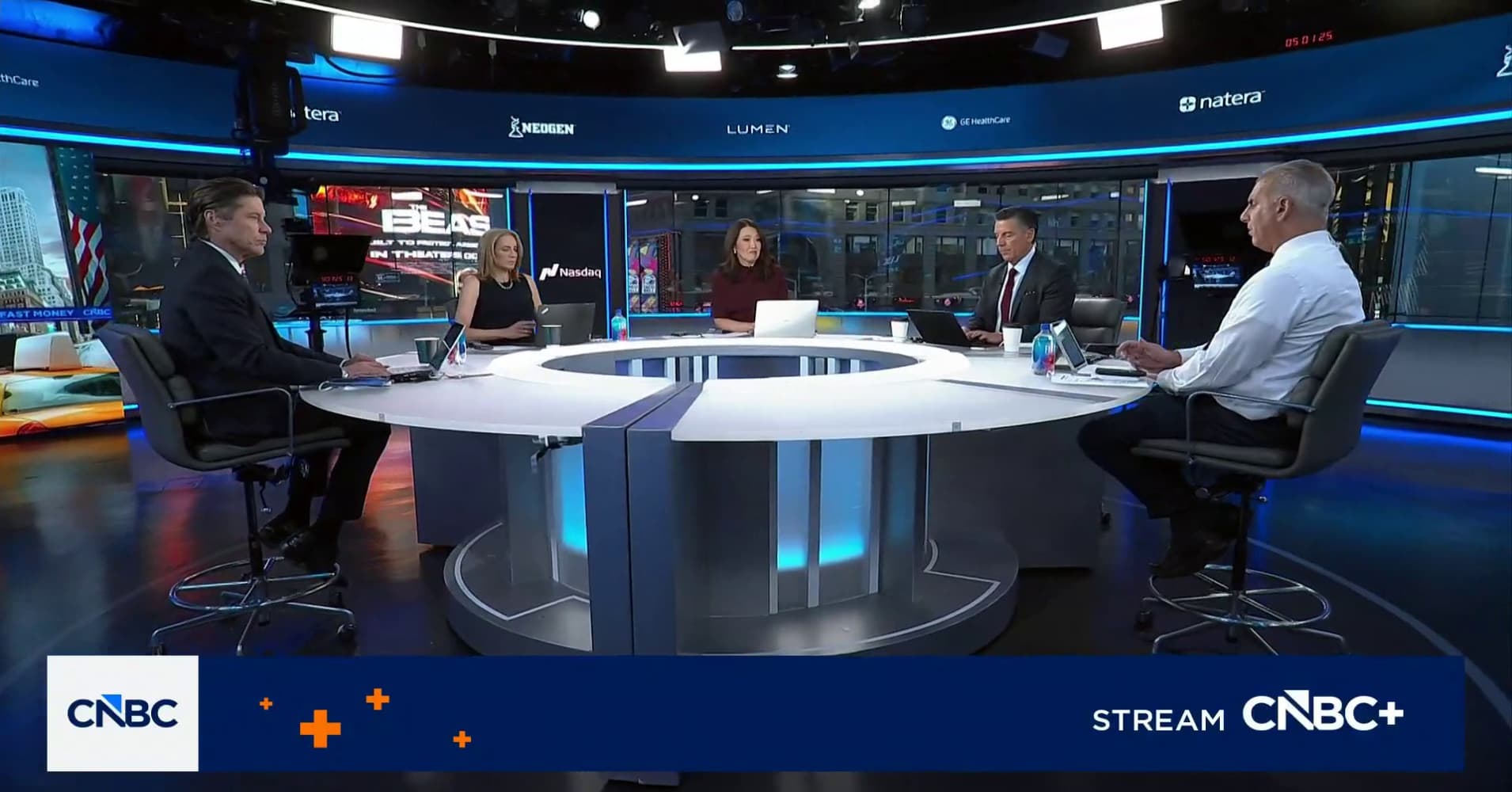 'Fast Money' traders talk a divergence in the record market rally