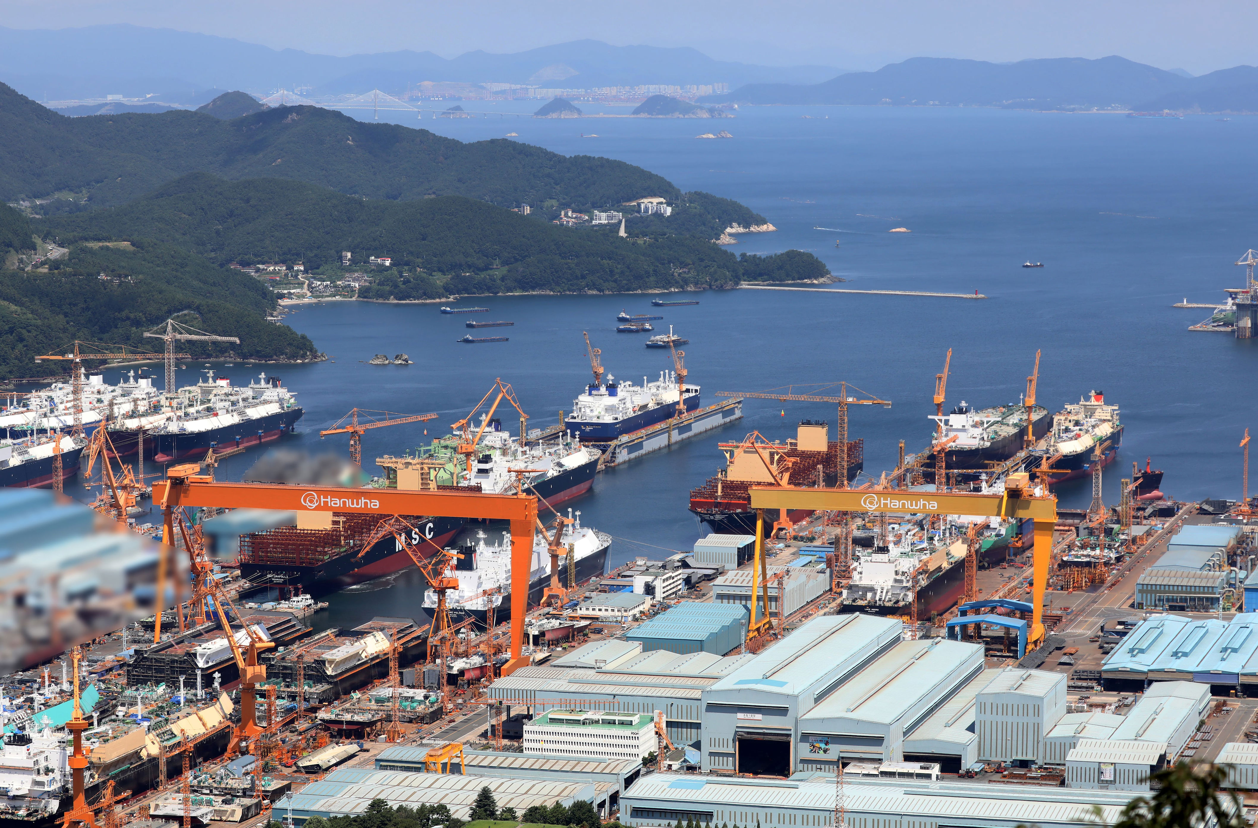 Korean shipbuilders face triple challenges amid record profits