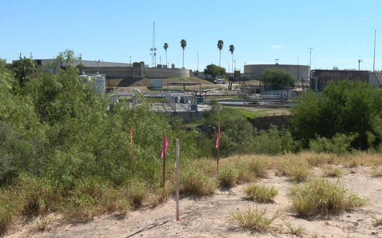 El Azteca residents raise concerns about border wall, buoy project