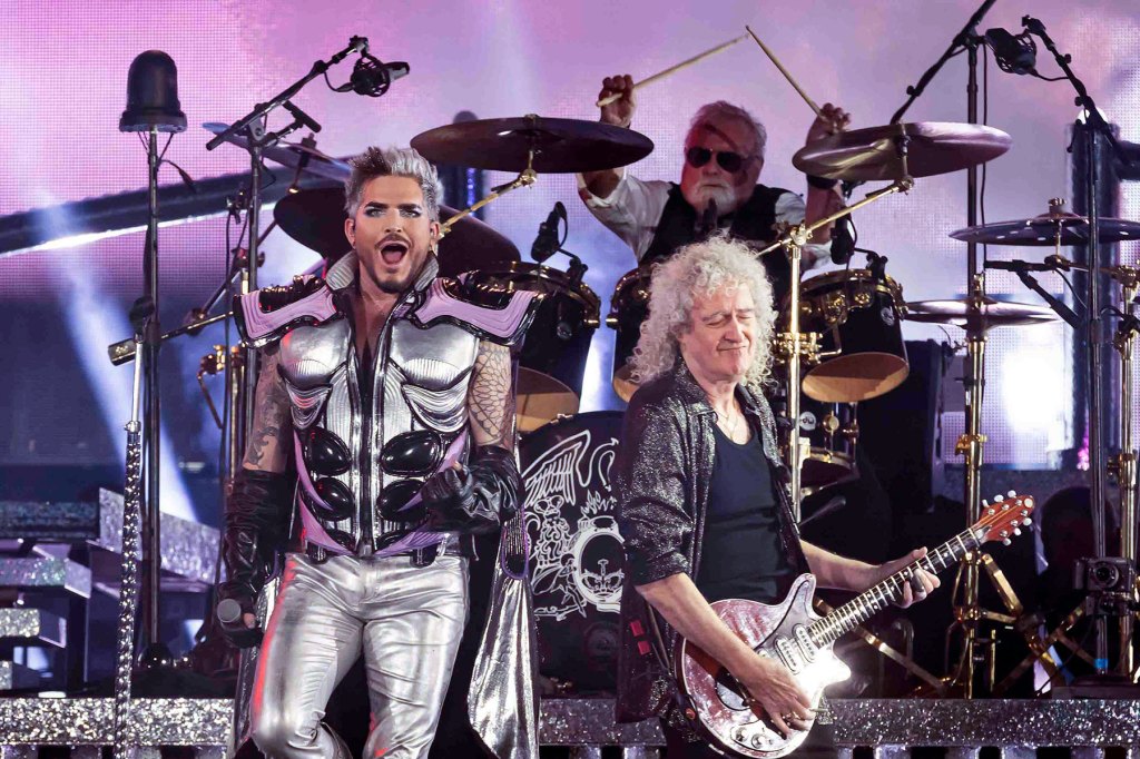 Watch Queen with Adam Lambert perform 'We Will Rock You' at final show