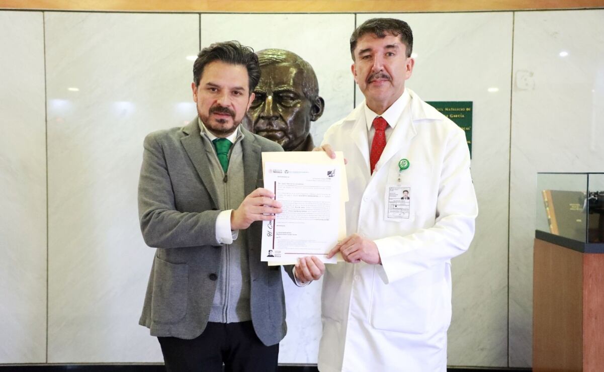 Zoé Robledo, director general del IMSS y el doctor Saúl Nevárez Jiménez. Foto: cortesía IMSS