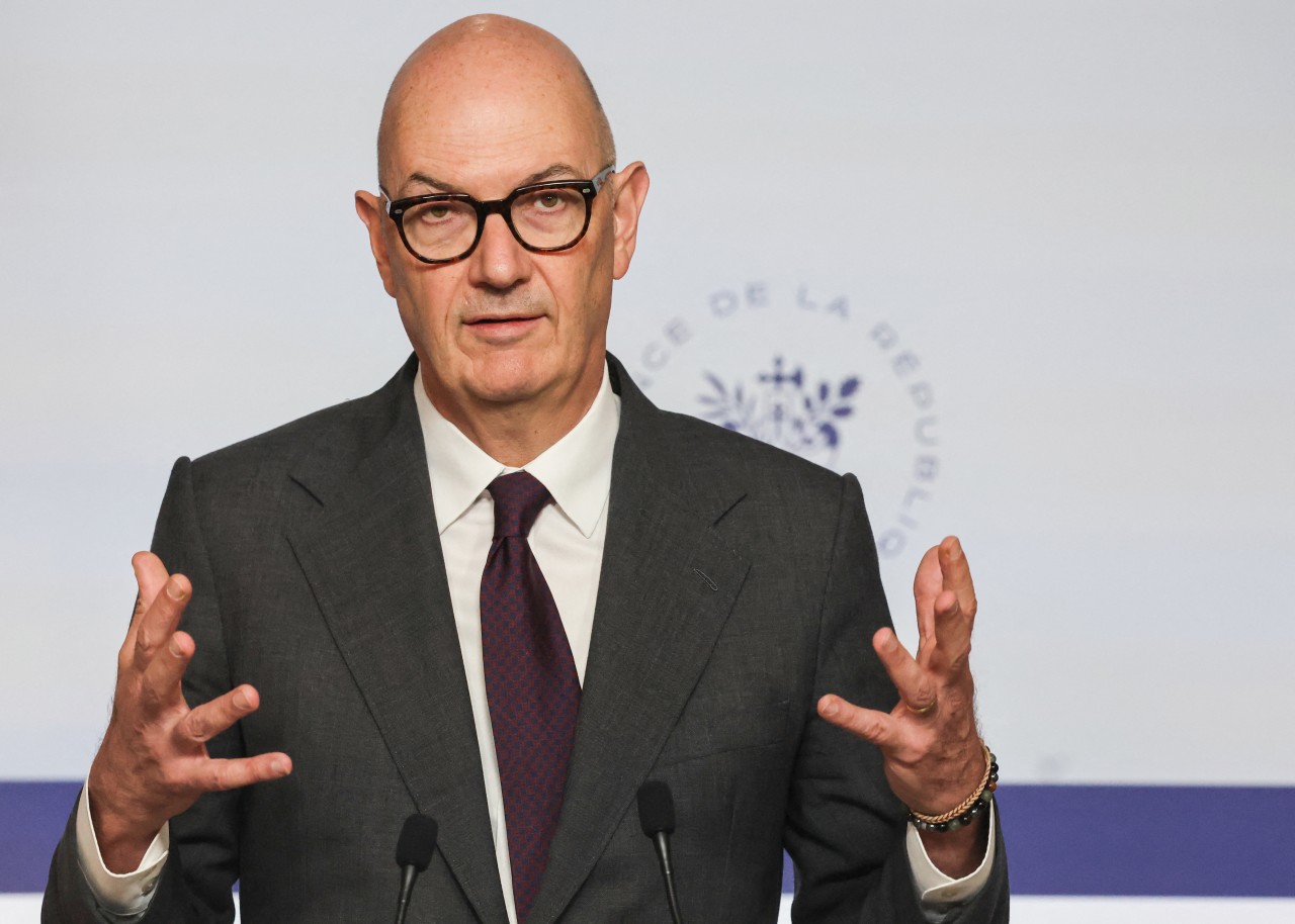 French government is willing to bypass Parliament to pass billions in cuts