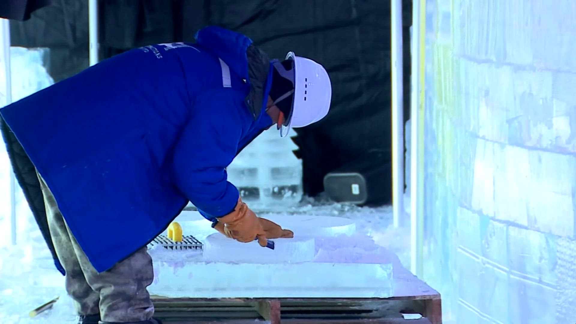 Artists carving blocks of ice for 'Nightmare Before Christmas' themed ...
