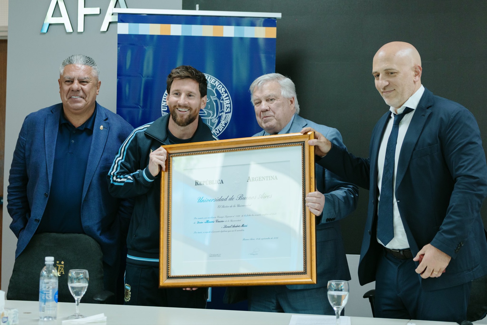 Messi recibe doctorado honoris causa de Universidad de Buenos Aires ...