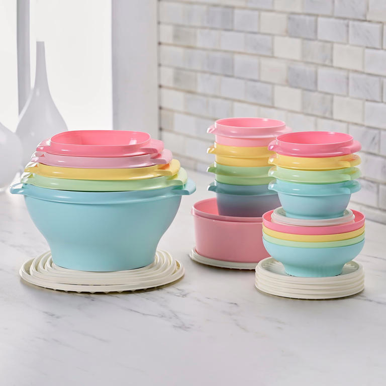 Amazon's selling colorful Tupperware set with major vintage vibes