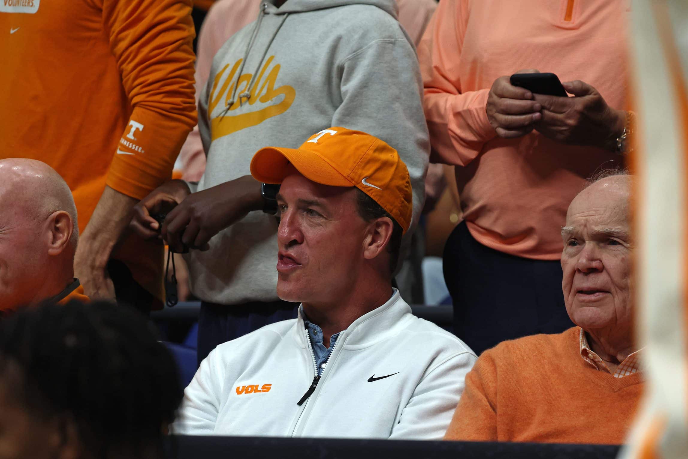 Peyton Manning lands ‘boys’ medium’ dig at NFL refs after Eli’s ...