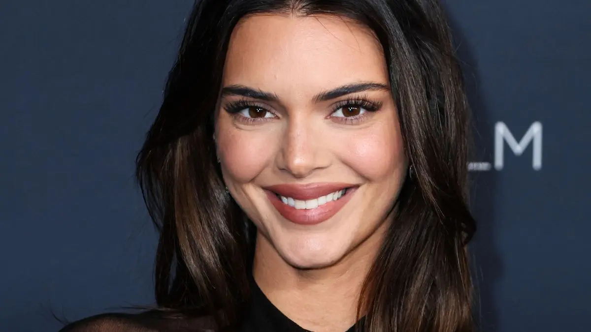 Kendall Jenner wows in vintage Mugler while showcasing her $23M ...