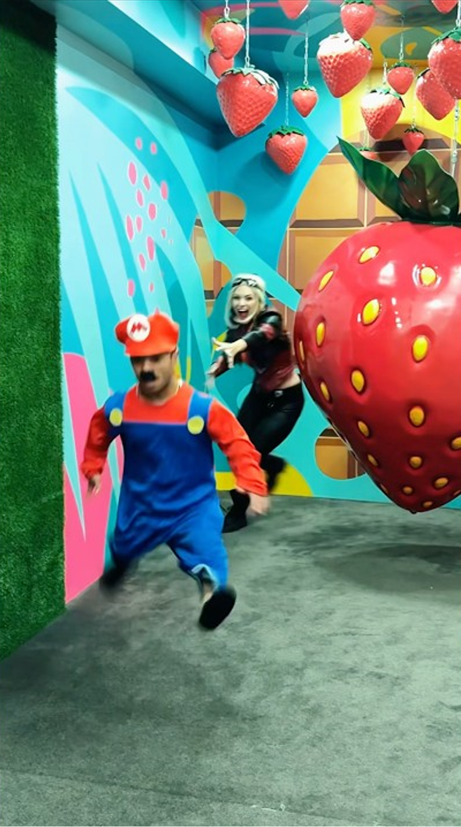 Mario turned into the Hulk?