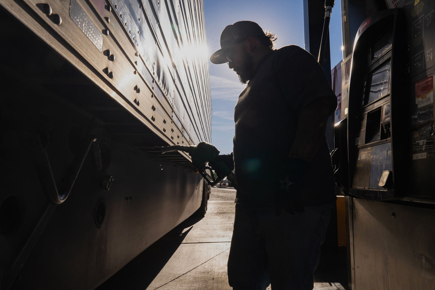 Fuel industry warns truck stops not to sell red dye diesel after Trump ...
