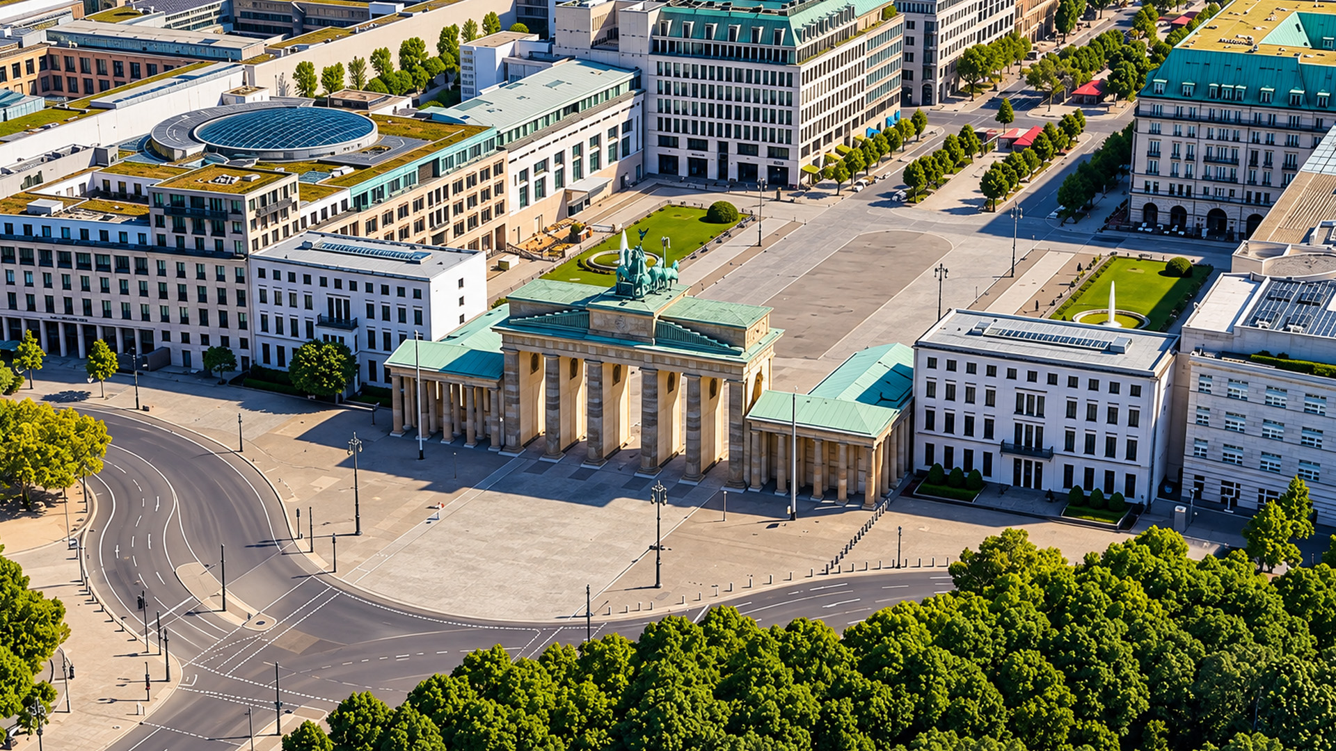 Das Brandenburger Tor eingebettet in Berlins Straßen und Grünflächen