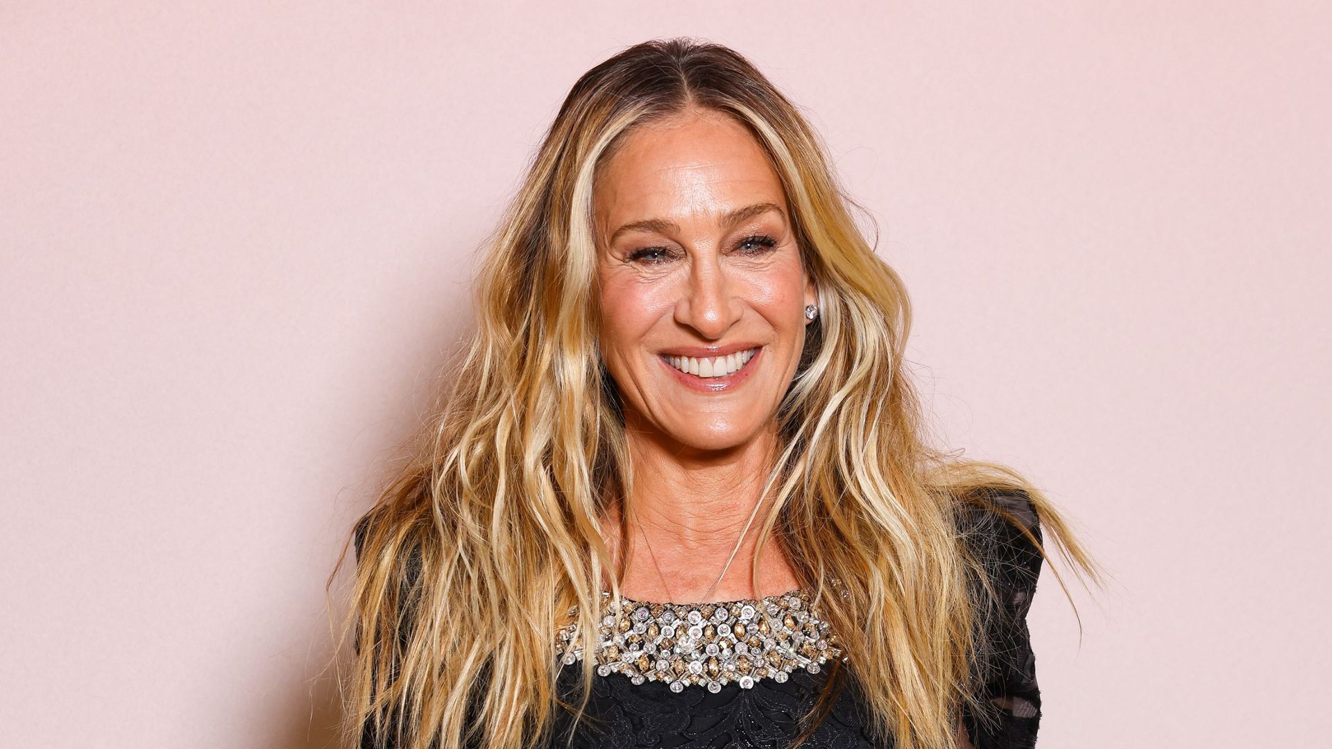 Sarah Jessica Parker's eclectic china collection is a masterclass in ...
