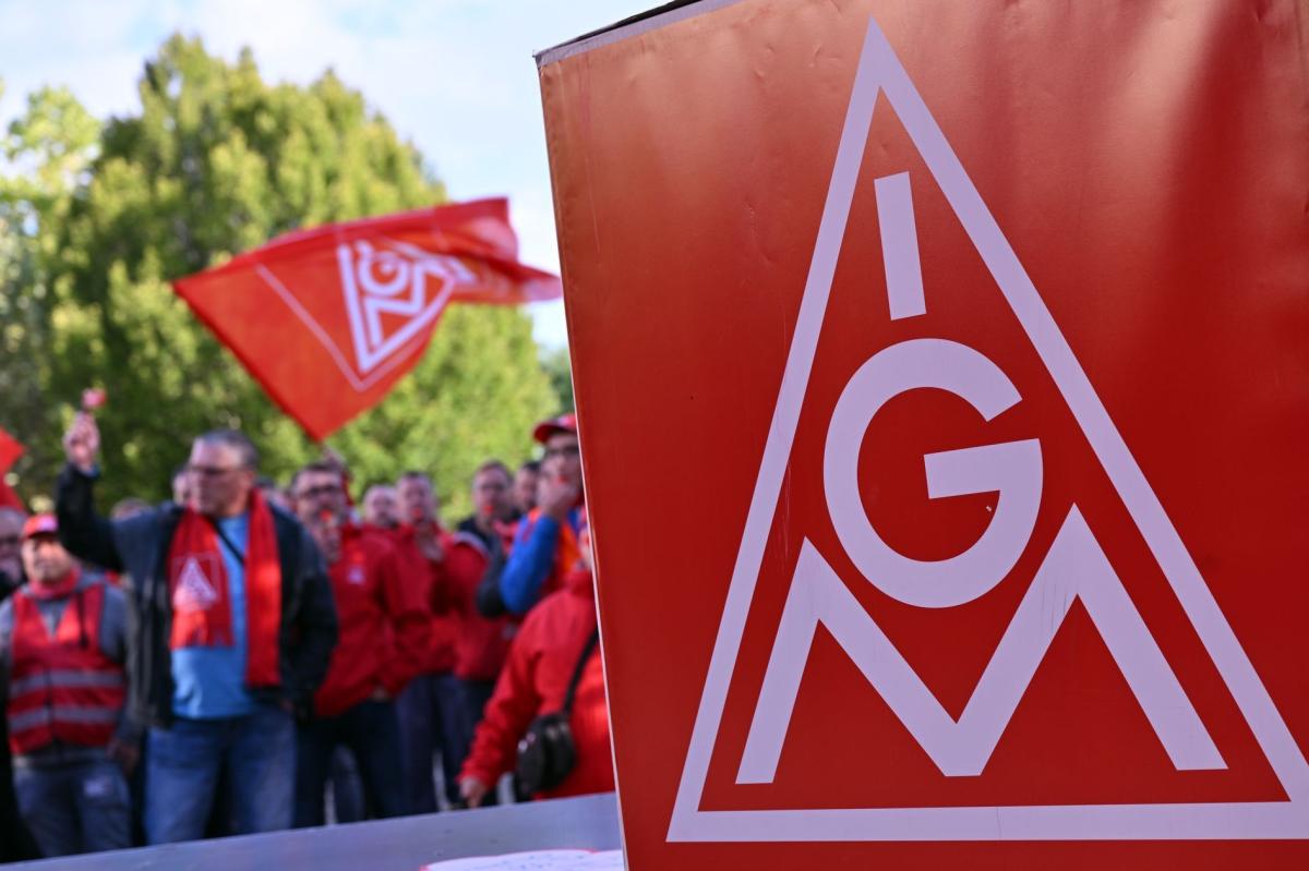 Start der Metall-Tarifrunde in Bayern: Gewerkschaft fordert ...