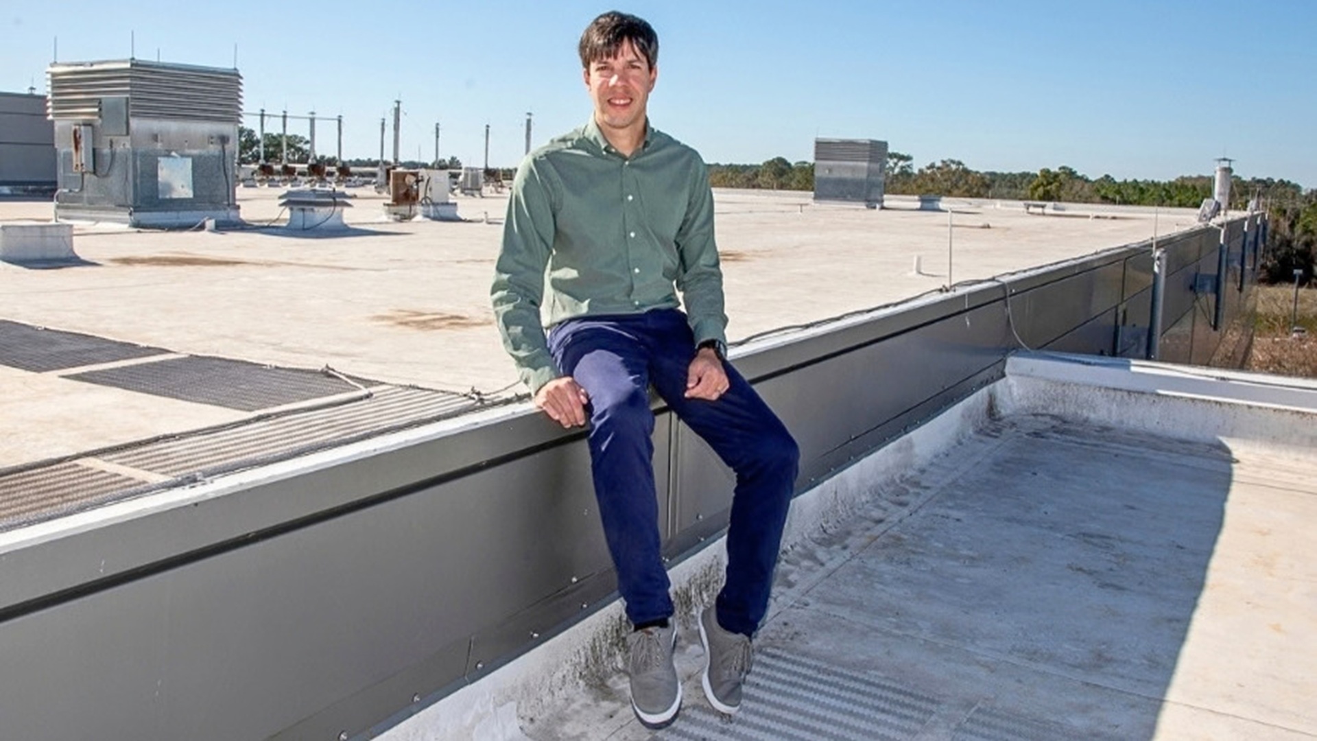 Wave-shaped building walls and roofs can cut hurricane wind pressure by ...