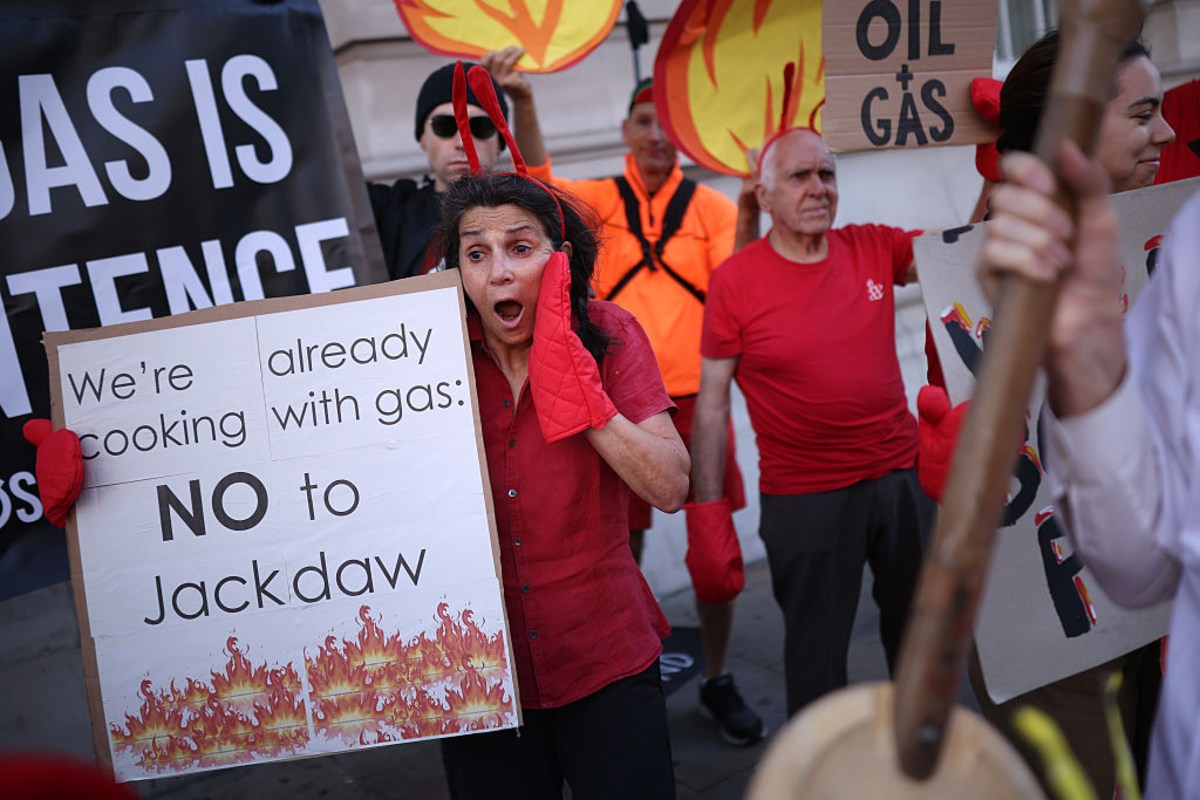 Burnham complains Jackdaw and Rosebank approval delayed by 'government ...