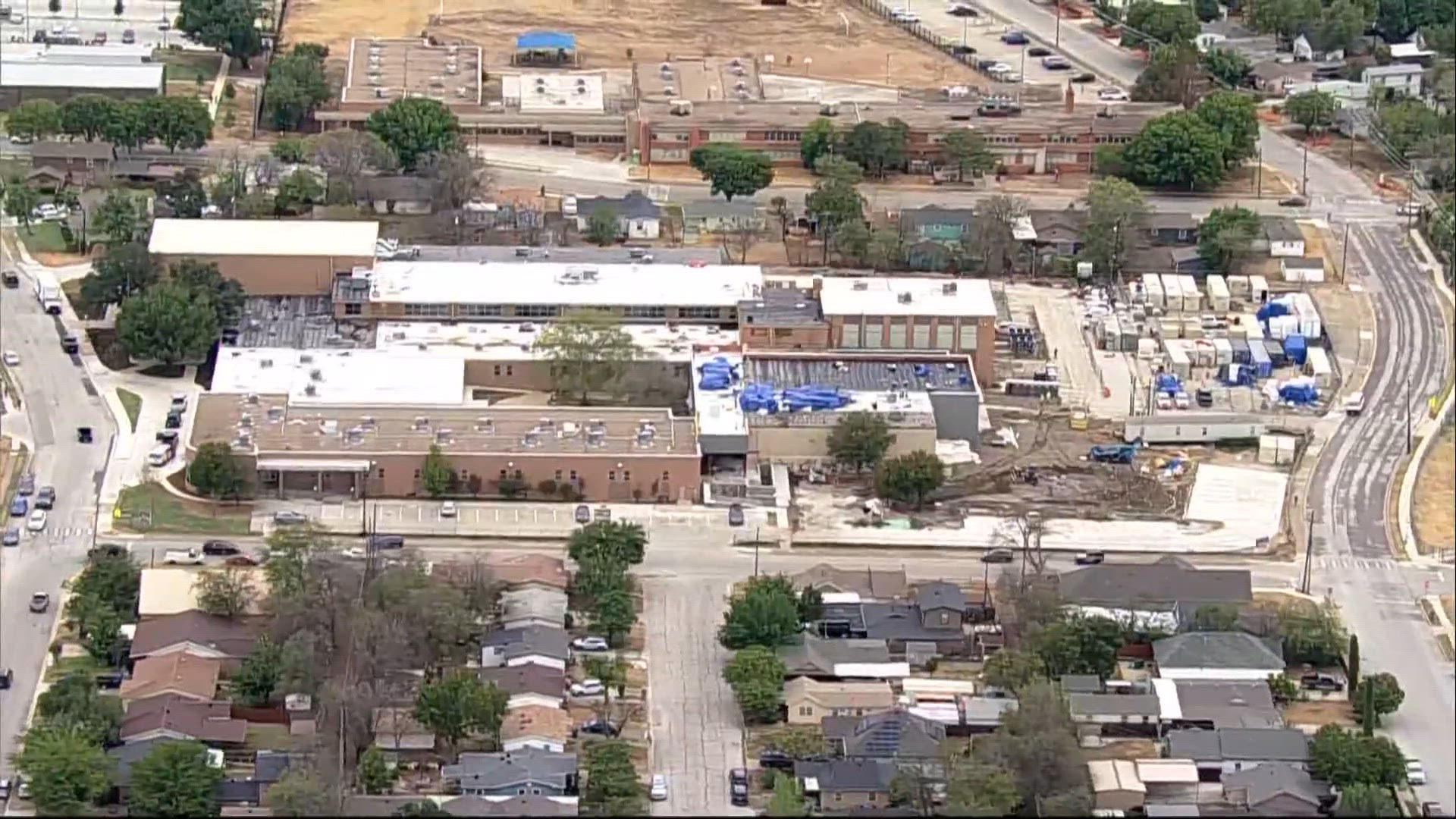 Meacham Middle School students return to class at new temporary location