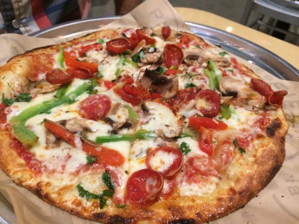 Create-your-own calzone and pizza restaurant chain closes its Folsom ...