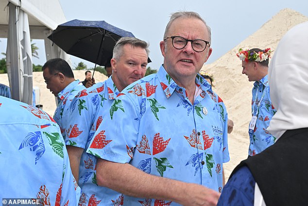 Chris Bowen appears to fall asleep at taxpayer-funded climate change ...