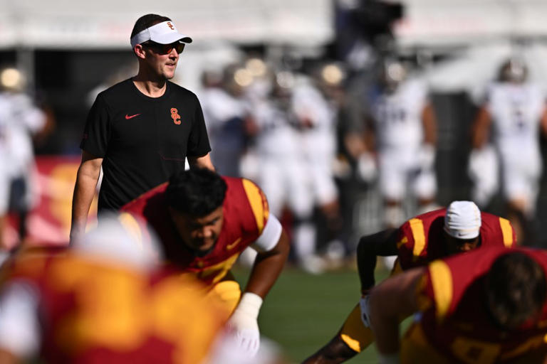 USC’s Lincoln Riley decries poor tackling against Washington: ‘Zero excuse’