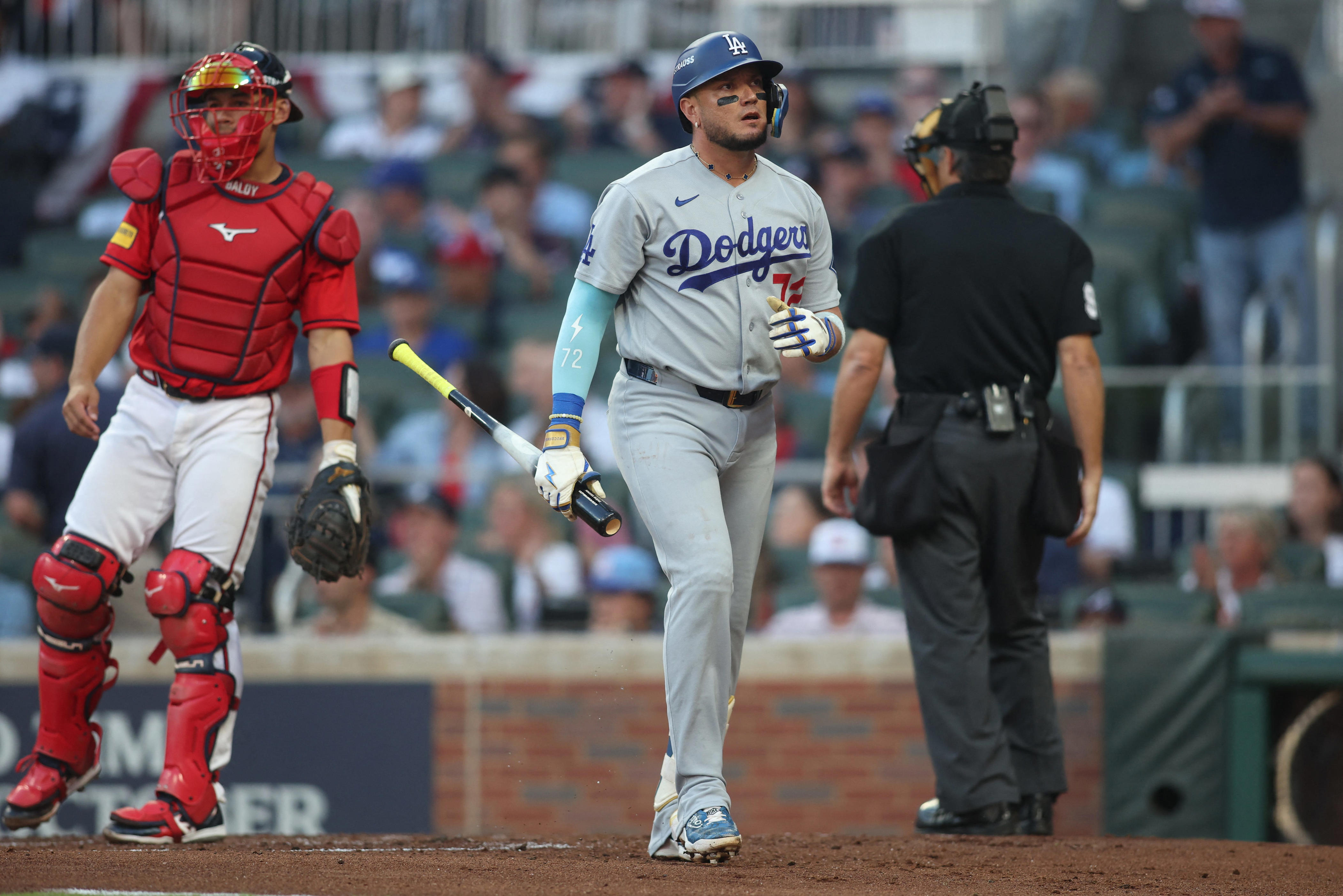 Miguel Rojas injury update after swing sends Dodger to clubhouse early