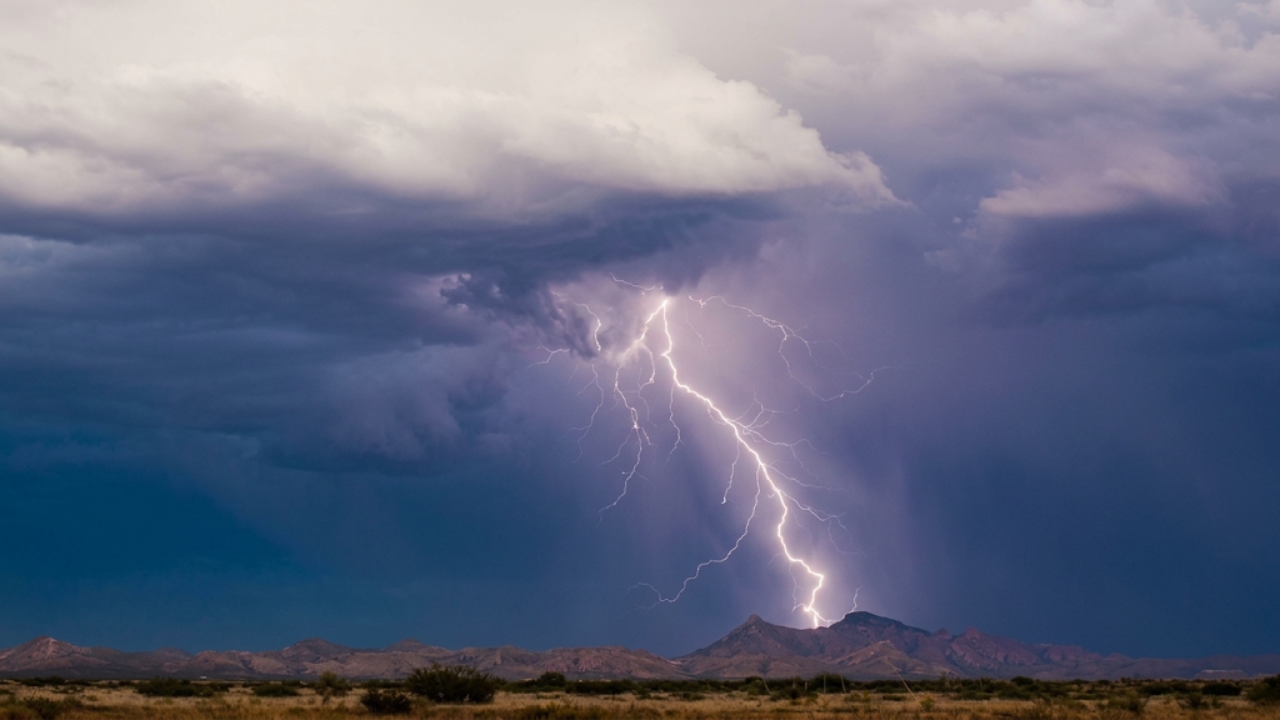 Marginal monsoon chase with developing storms and dramatic skies