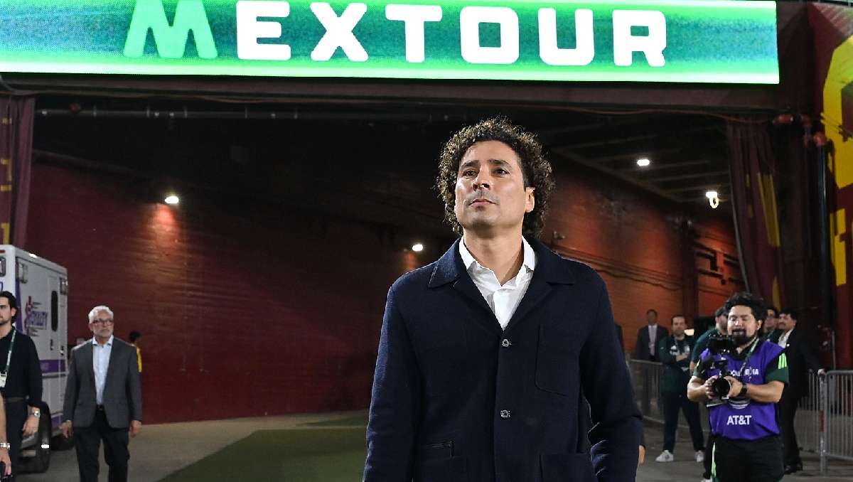 Guillermo Ochoa recibe homenaje especial con el pebetero olímpico encendido