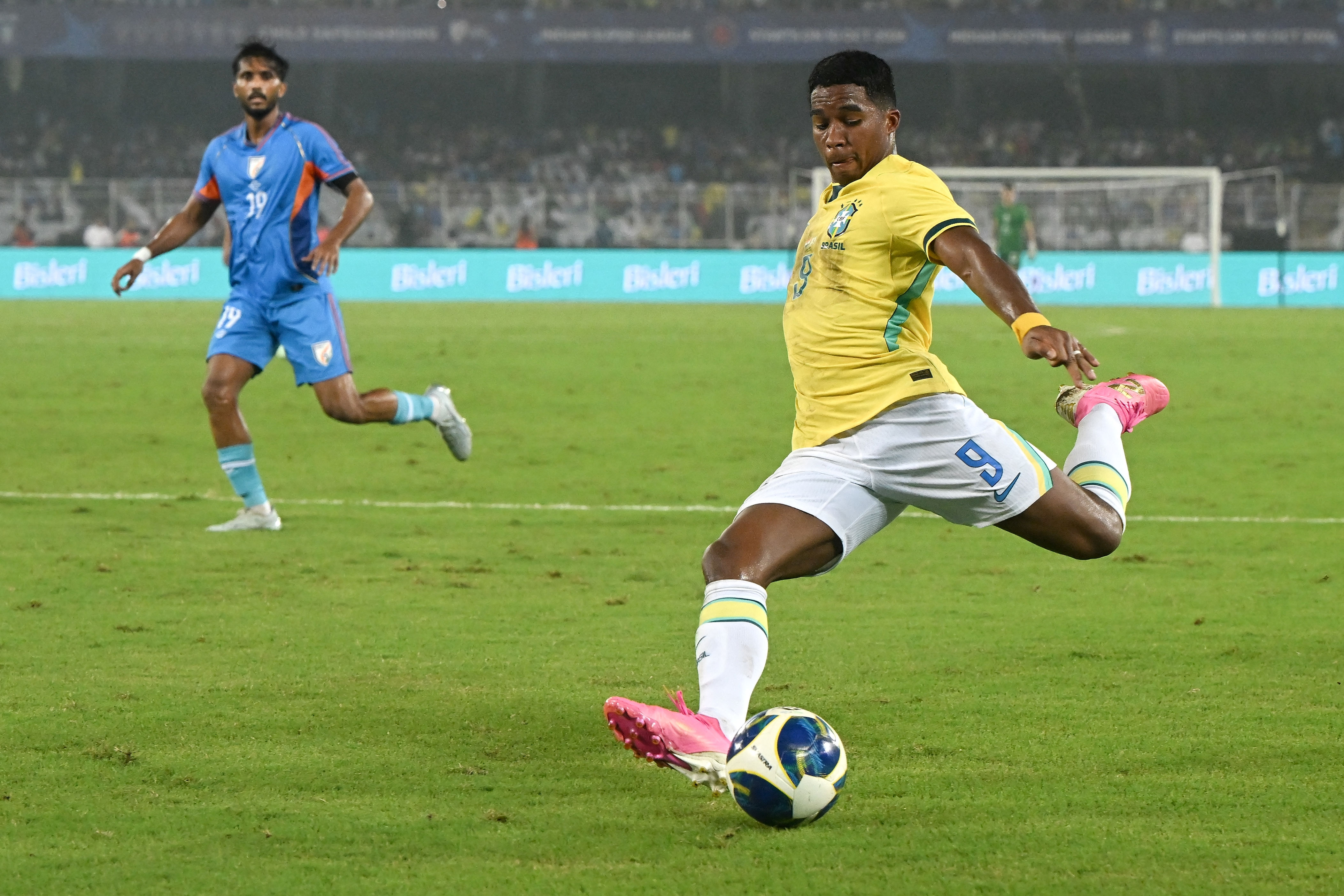 💣 Milan eye Scott, battle for Endrick and Yildiz's price: today's news 🔥