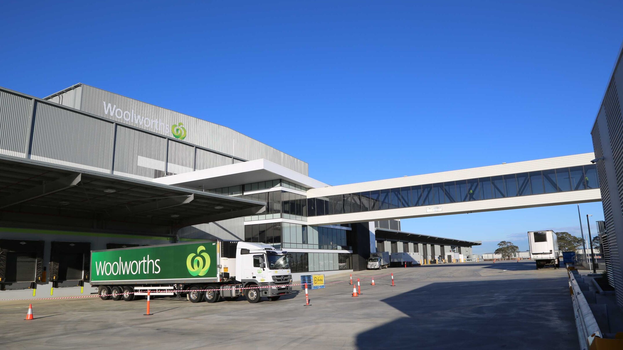 Consumers to face check-out pain as Woolworths increases freight fuel ...