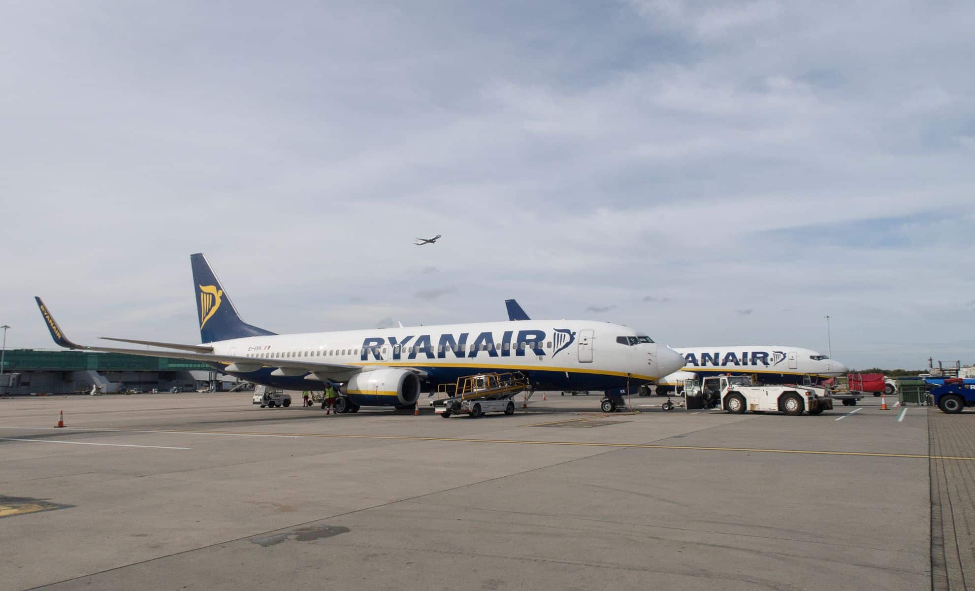 Ryanair tells travellers to act before 9pm Wednesday or risk airport ...