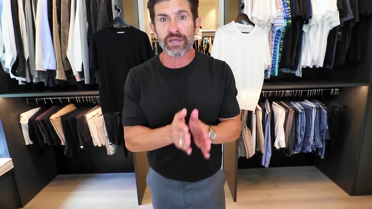 Men keep making these T-shirt mistakes and wonder why their outfit ...