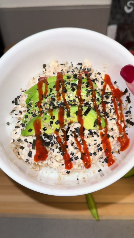 Spicy tuna and rice come together in this easy sushi bowl