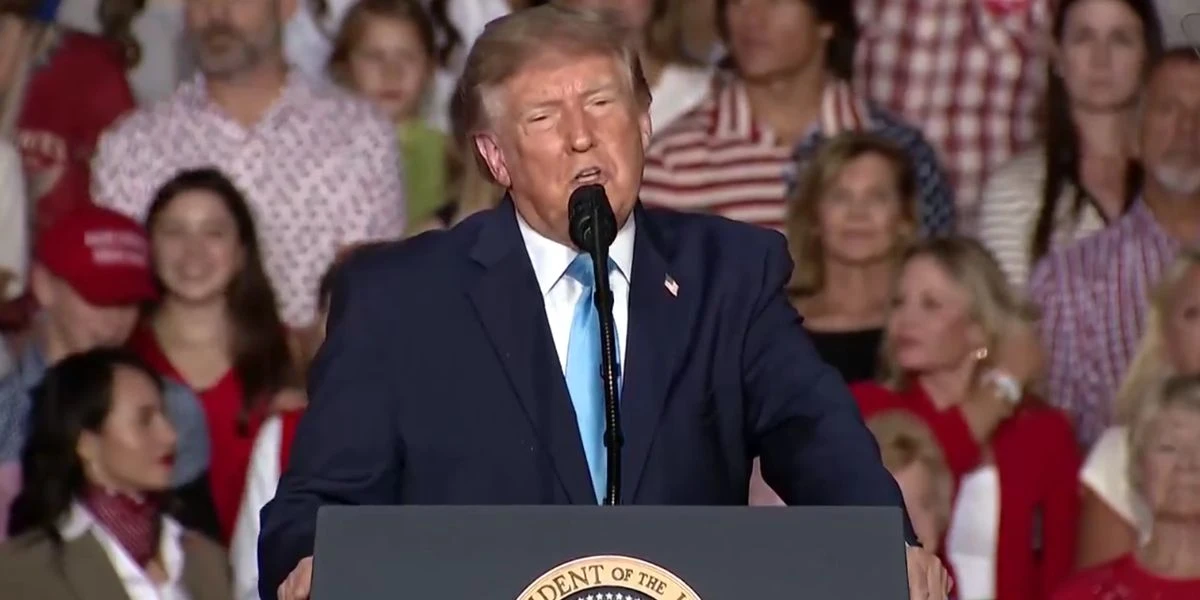 „So gab Gott uns Trump“: surrealer Wahlwerbespot stilisiert Präsidenten ...