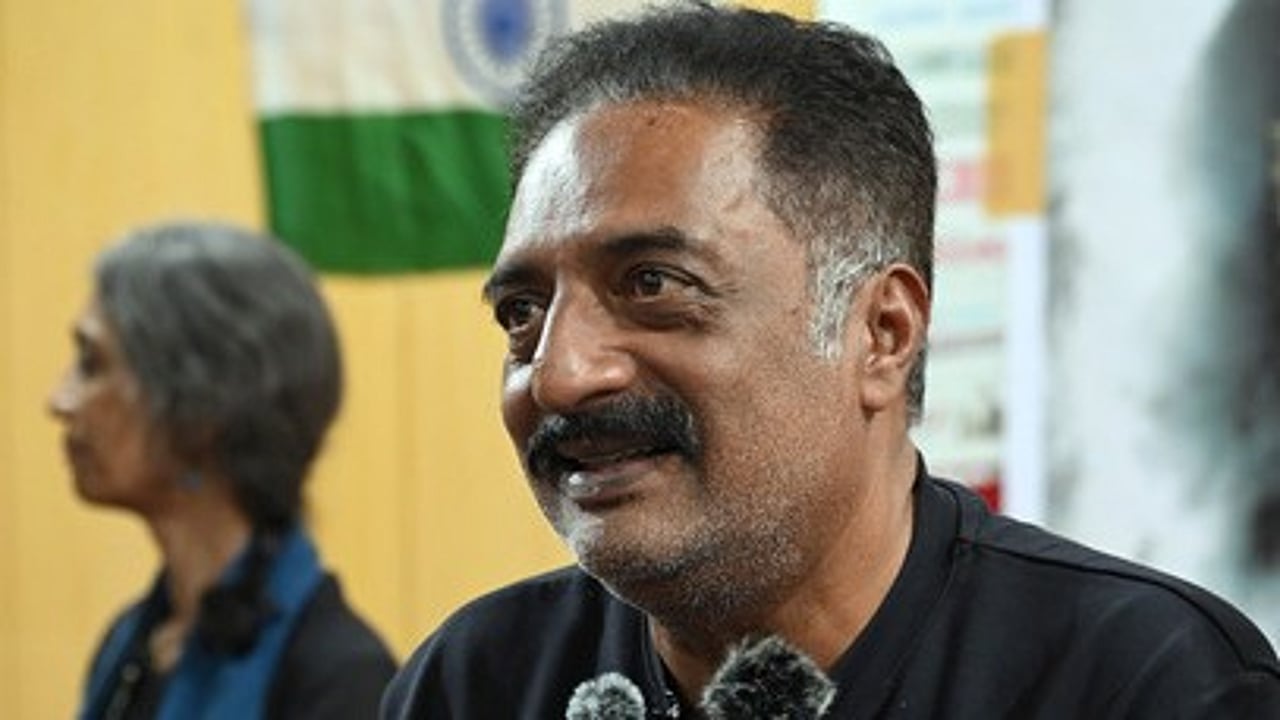 Disrespecting media amounts to 'disrespecting' citizens: Actor Prakash Raj
