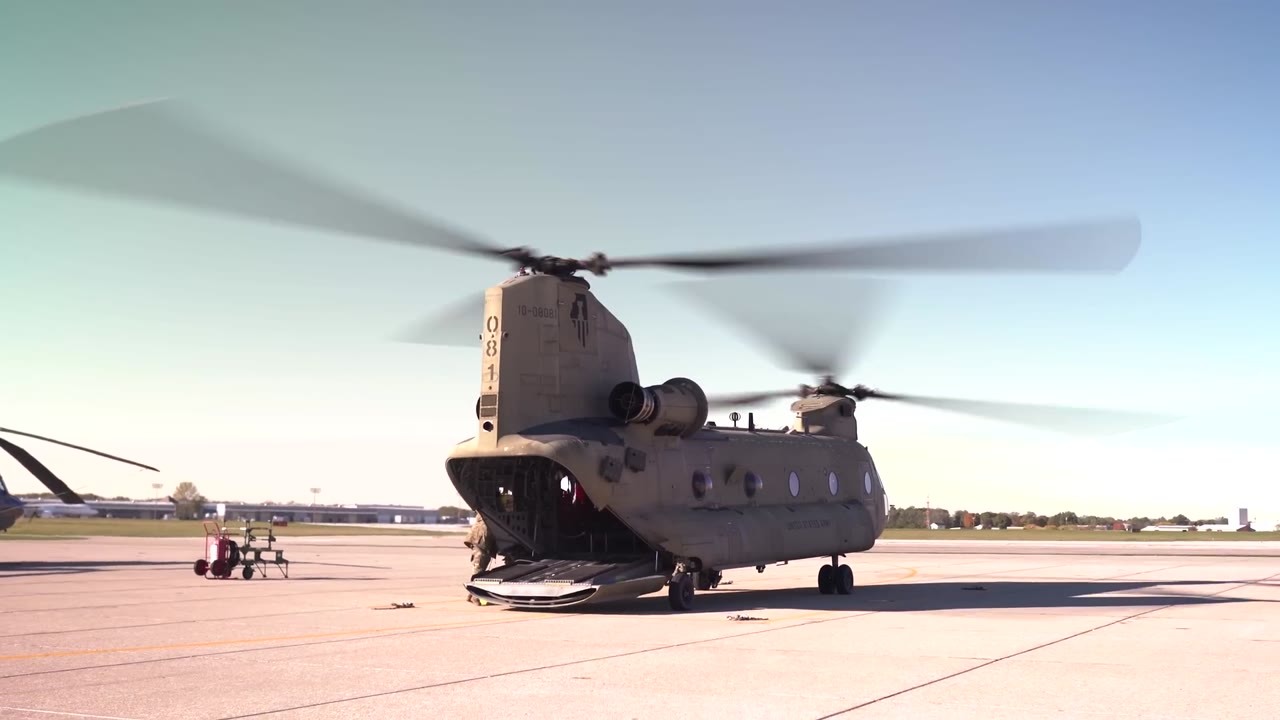 Watch this 10,000-HP US helicopter carry up to 28,000 pounds