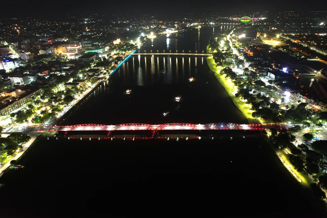 Huế làm lễ hội ánh sáng trên sông Hương cùng dịp lễ hội pháo hoa Đà Nẵng
