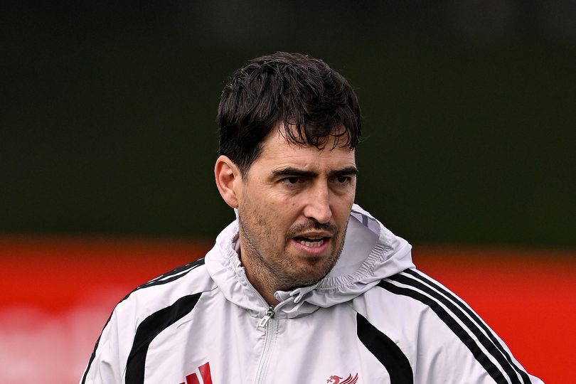Liverpool head coach Andoni Iraola.