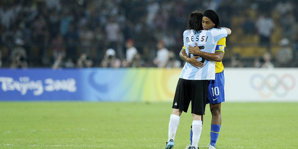Ronaldinho fait ses adieux à Messi