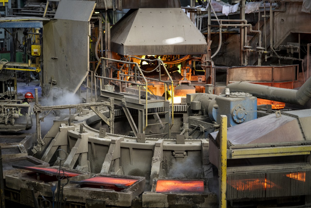 How to handle red-hot copper prices with care
