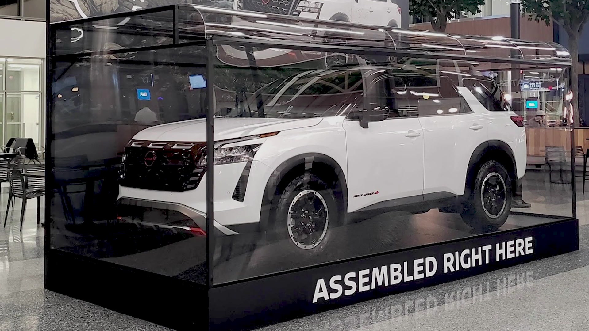 Nissan display welcomes air travelers