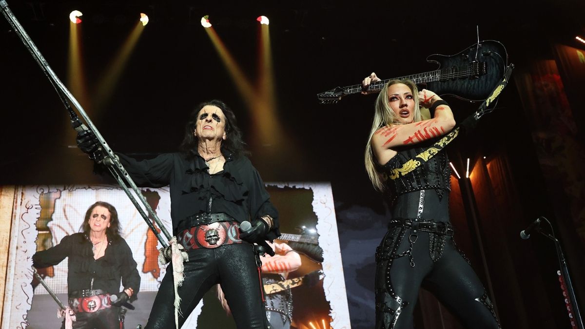 Nita Strauss returns to Alice Cooper’s band for the first time after ...
