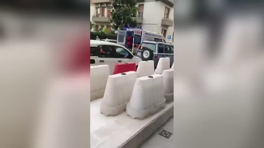 Bari, ambulance blocked by BRT construction site